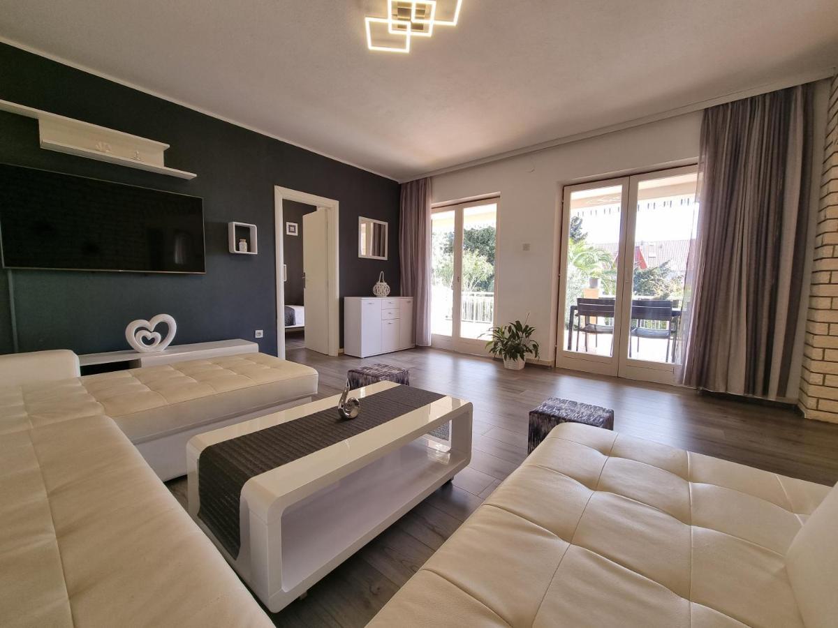 Villa Ilaria Бол Екстериор снимка