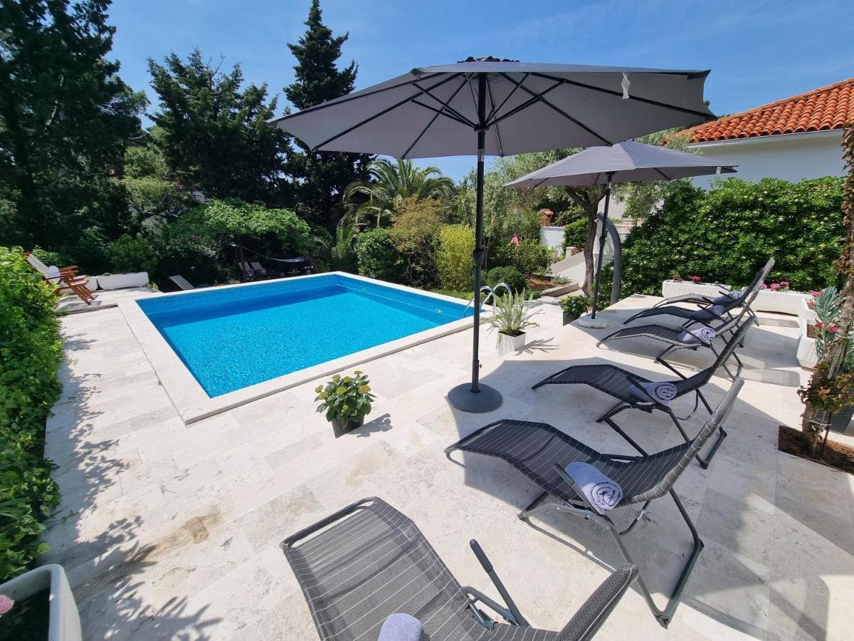 Villa Ilaria Бол Екстериор снимка