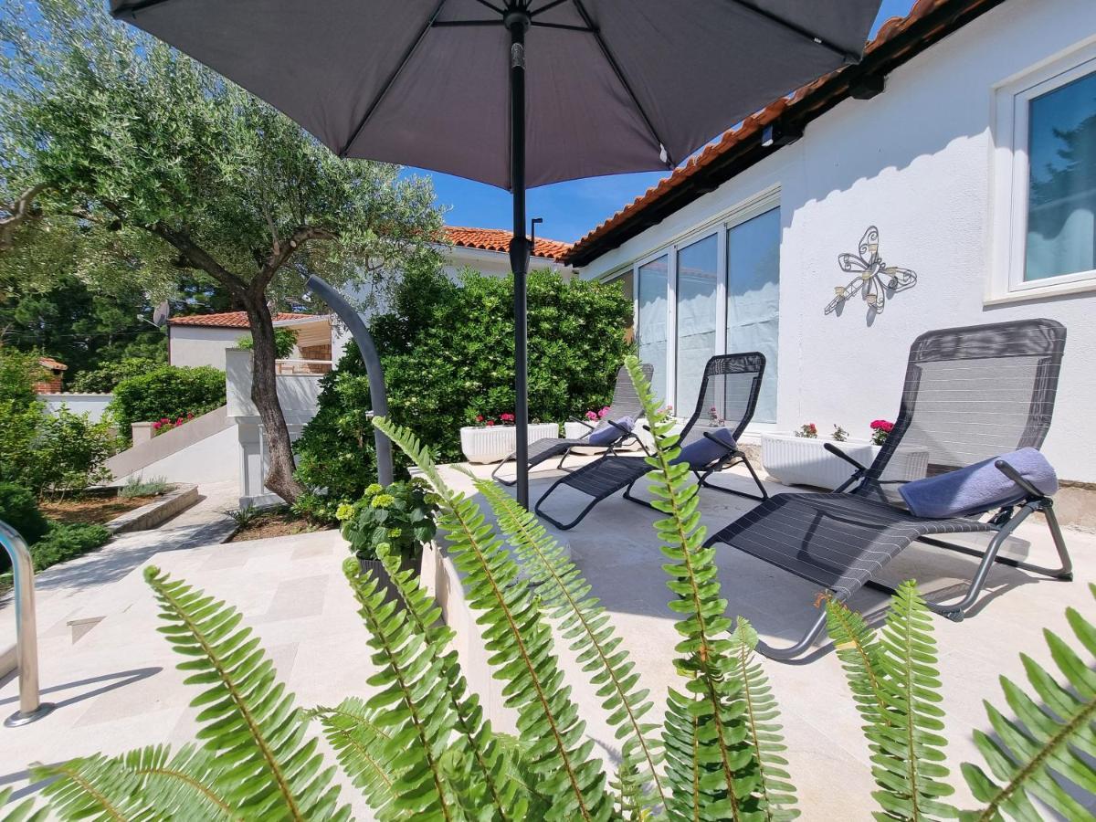 Villa Ilaria Бол Екстериор снимка